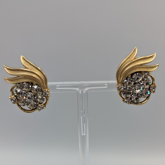 Beautiful Vintage Gold Tone Rhinestone Crown Trifari Clip on Earrings - Picture 2 of 8